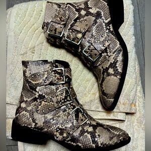 Snackskin buckled boots